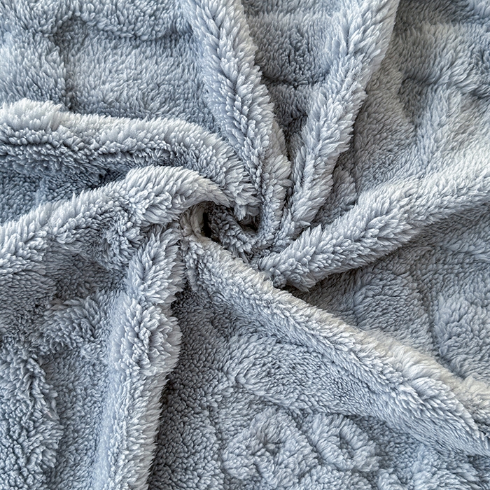 91家纺网 家纺一手货源 找家纺 栩裕纺织 2025新款塔芙绒三叶草提花毛毯-卷边款 湖兰