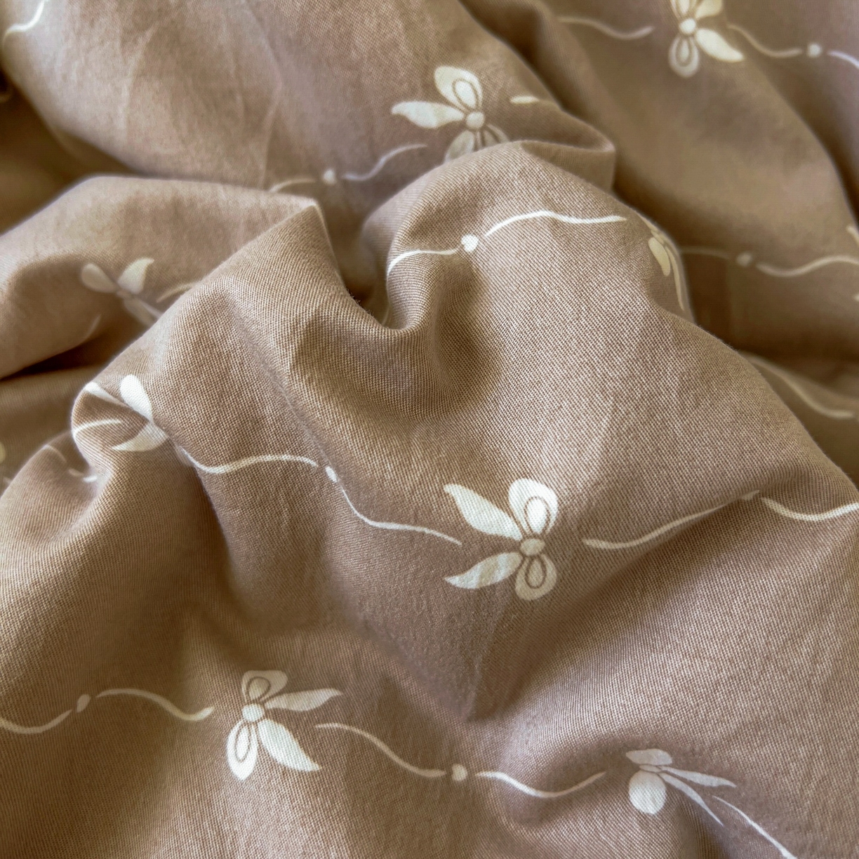 91家纺网 家纺一手货源 找家纺 亨通家纺 2025新款爆款韩国小布袋古法水洗棉云感棉四件套【提供买家秀】 情意结-咖