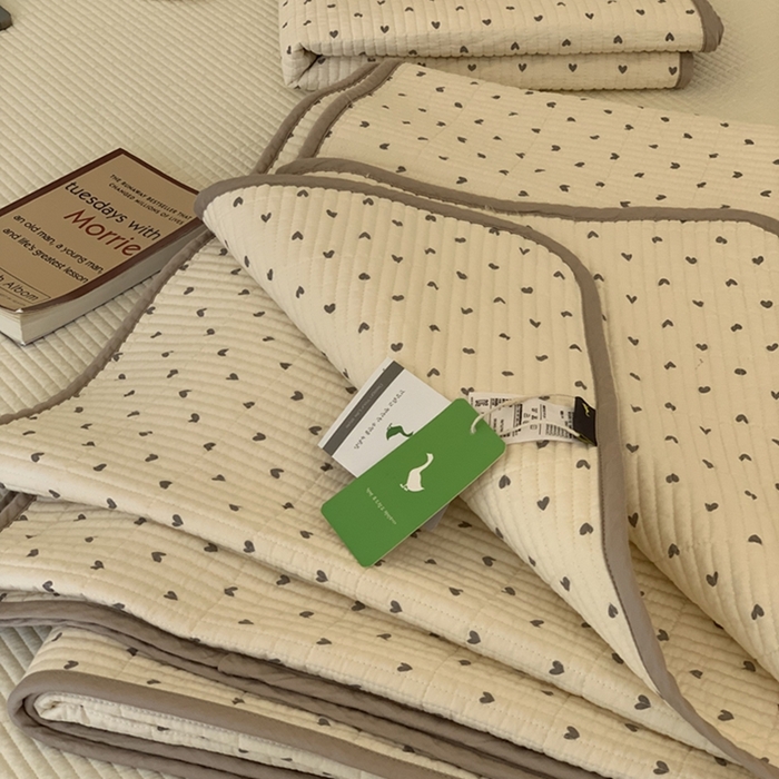 91家纺网 家纺一手货源 找家纺 汇庭 2025新款亲肤舒适全棉纯棉床盖三件套 卡卡爱心