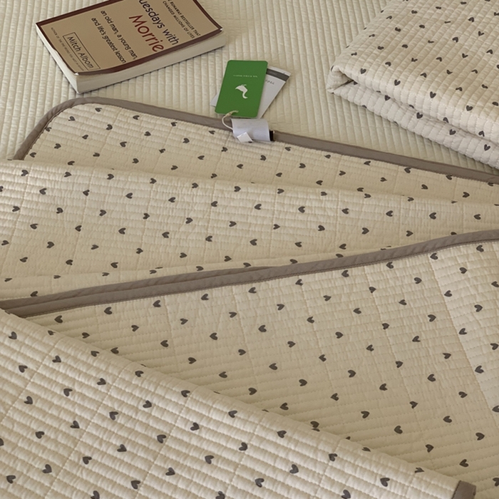 91家纺网 家纺一手货源 找家纺 汇庭 2025新款亲肤舒适全棉纯棉床盖三件套 卡卡爱心