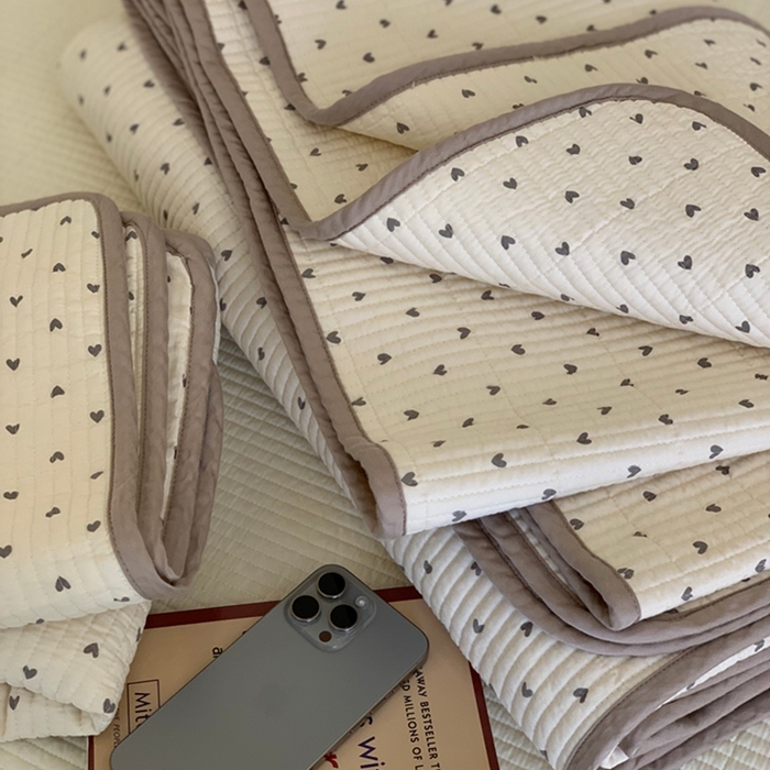 91家纺网 家纺一手货源 找家纺 汇庭 2025新款亲肤舒适全棉纯棉床盖三件套 卡卡爱心