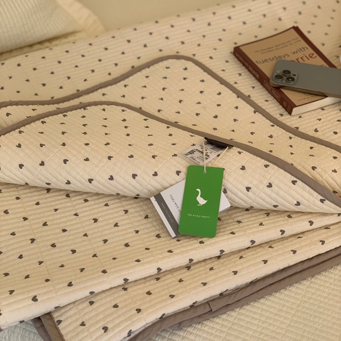 91家纺网 家纺一手货源 找家纺 汇庭 2025新款亲肤舒适全棉纯棉床盖三件套 卡卡爱心