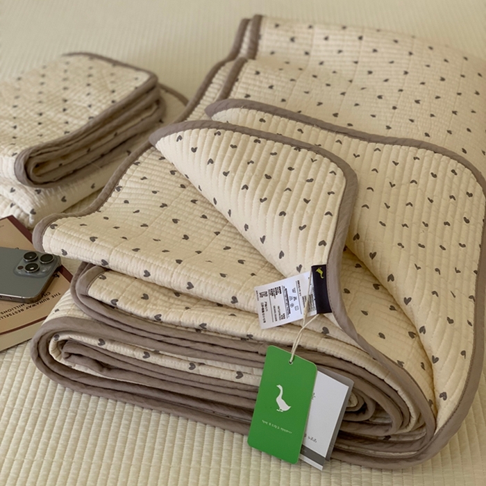 91家纺网 家纺一手货源 找家纺 汇庭 2025新款亲肤舒适全棉纯棉床盖三件套 卡卡爱心