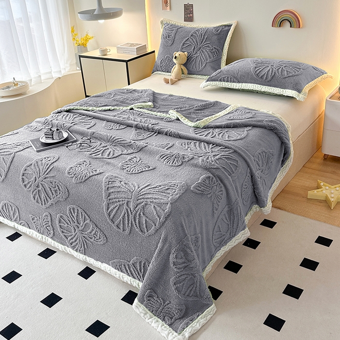 91家纺网 家纺一手货源 找家纺 （总）栩裕纺织 2025新款塔芙绒蝴蝶提花毛毯包边款