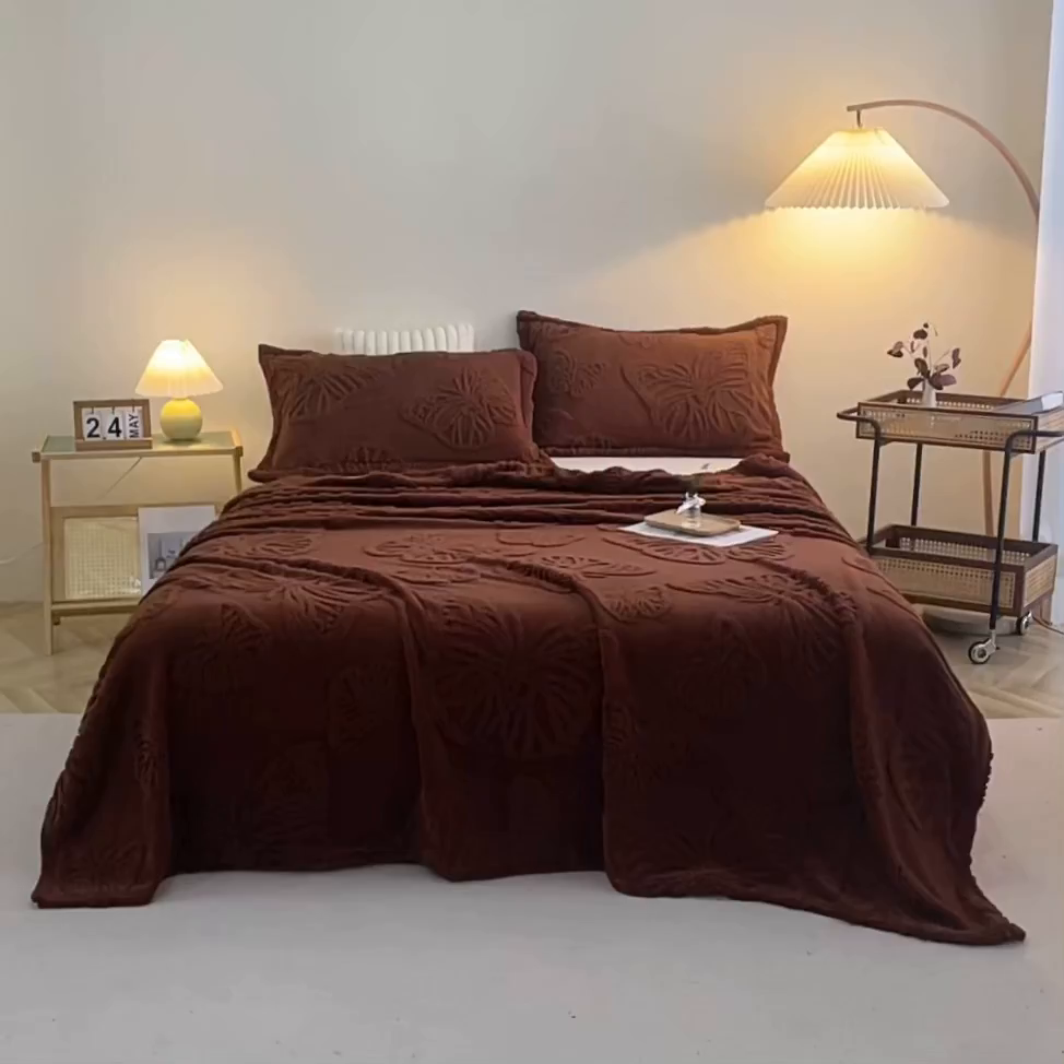 91家纺网 家纺一手货源 找家纺 （总）栩裕纺织 2024新款蝴蝶提花卷边款多功能毛毯