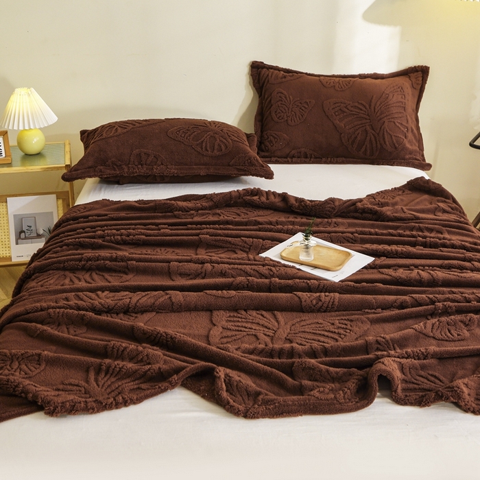 91家纺网 家纺一手货源 找家纺 栩裕纺织 2024新款蝴蝶提花卷边款多功能毛毯 红咖-卷边款