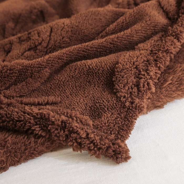 91家纺网 家纺一手货源 找家纺 栩裕纺织 2024新款蝴蝶提花卷边款多功能毛毯 红咖-卷边款