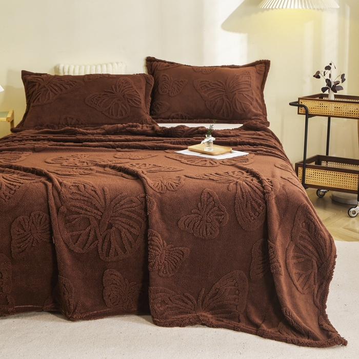 91家纺网 家纺一手货源 找家纺 栩裕纺织 2024新款蝴蝶提花卷边款多功能毛毯 红咖-卷边款