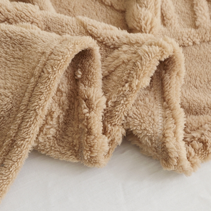 91家纺网 家纺一手货源 找家纺 栩裕纺织 2024新款蝴蝶提花卷边款多功能毛毯 咖色-卷边款