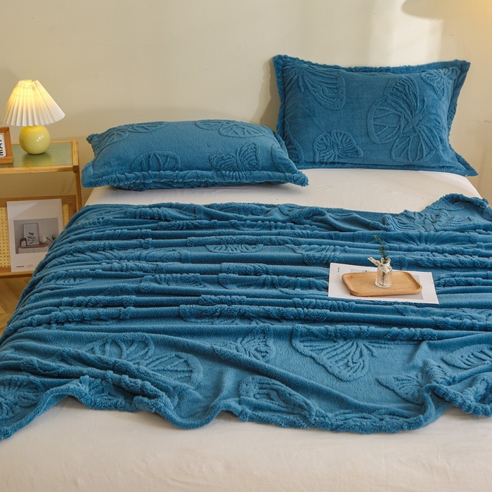 91家纺网 家纺一手货源 找家纺 栩裕纺织 2024新款蝴蝶提花卷边款多功能毛毯 孔雀蓝-卷边款