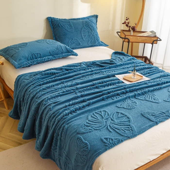 91家纺网 家纺一手货源 找家纺 栩裕纺织 2024新款蝴蝶提花卷边款多功能毛毯 孔雀蓝-卷边款