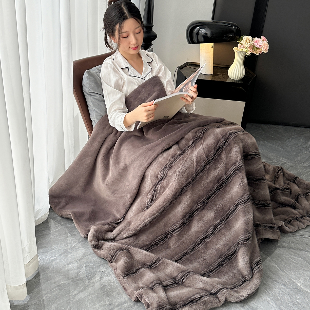 91家纺网 家纺一手货源 找家纺 悦织湾家纺 2025新款轻奢大金狐貂绒毯云锦绒毛毯仿裘皮毯加厚保暖高品高质顺滑长毛绒盖毯毯子 大金狐貂绒毯-绅士灰