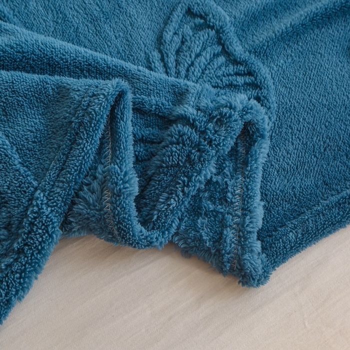 91家纺网 家纺一手货源 找家纺 栩裕纺织 2024新款蝴蝶提花卷边款多功能毛毯 孔雀蓝-卷边款