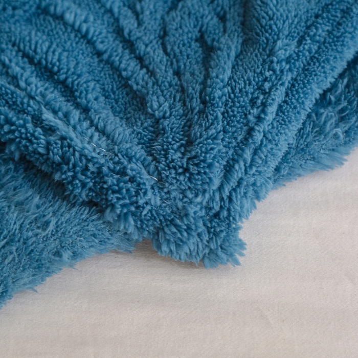 91家纺网 家纺一手货源 找家纺 栩裕纺织 2024新款蝴蝶提花卷边款多功能毛毯 孔雀蓝-卷边款