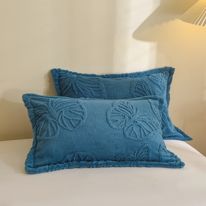 91家纺网 家纺一手货源 找家纺 栩裕纺织 2024新款蝴蝶提花卷边款多功能毛毯 孔雀蓝-卷边款