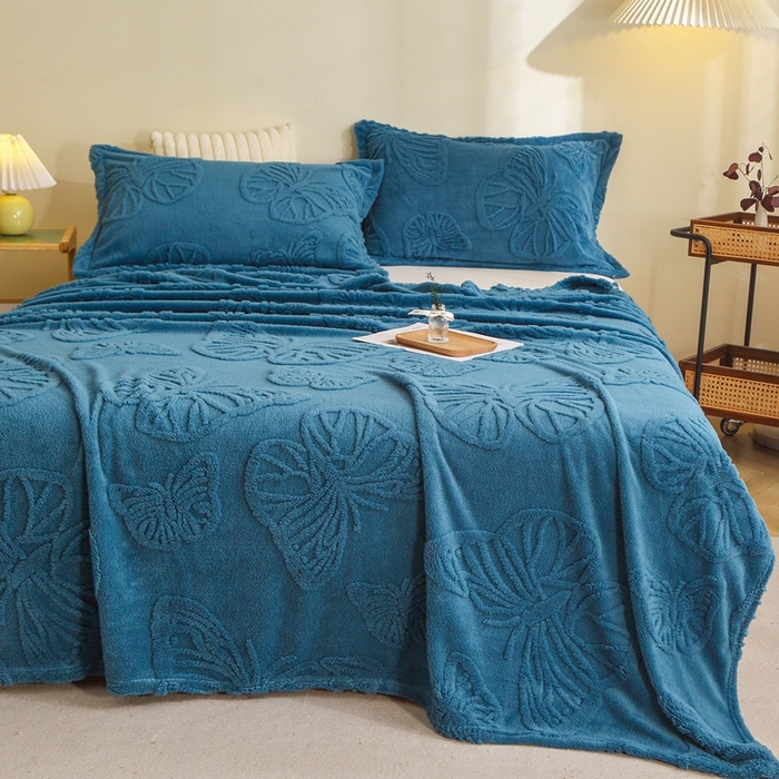 91家纺网 家纺一手货源 找家纺 栩裕纺织 2024新款蝴蝶提花卷边款多功能毛毯 孔雀蓝-卷边款