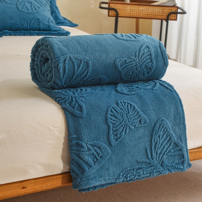 91家纺网 家纺一手货源 找家纺 栩裕纺织 2024新款蝴蝶提花卷边款多功能毛毯 孔雀蓝-卷边款