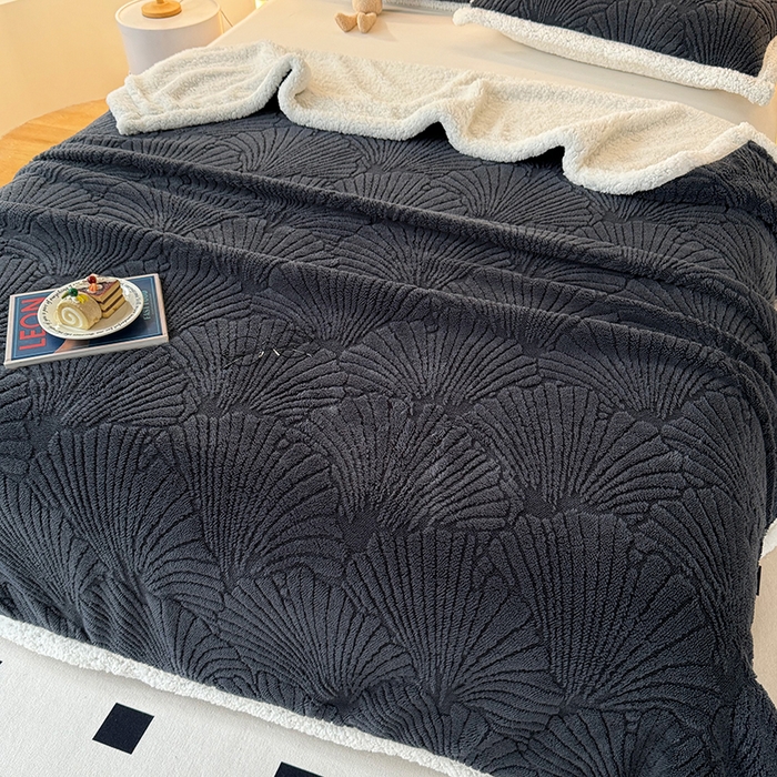 91家纺网 家纺一手货源 找家纺 （总）栩裕纺织 2025新款金贝壳雕花塔芙绒羊羔绒毛毯纯色毯子