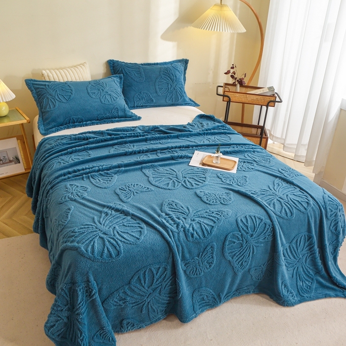 91家纺网 家纺一手货源 找家纺 栩裕纺织 2024新款蝴蝶提花卷边款多功能毛毯 孔雀蓝-卷边款