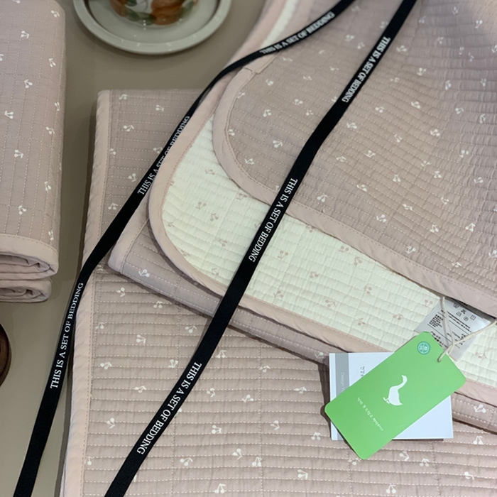 91家纺网 家纺一手货源 找家纺 汇庭 2025新款亲肤舒适全棉纯棉床盖三件套 樱桃粉