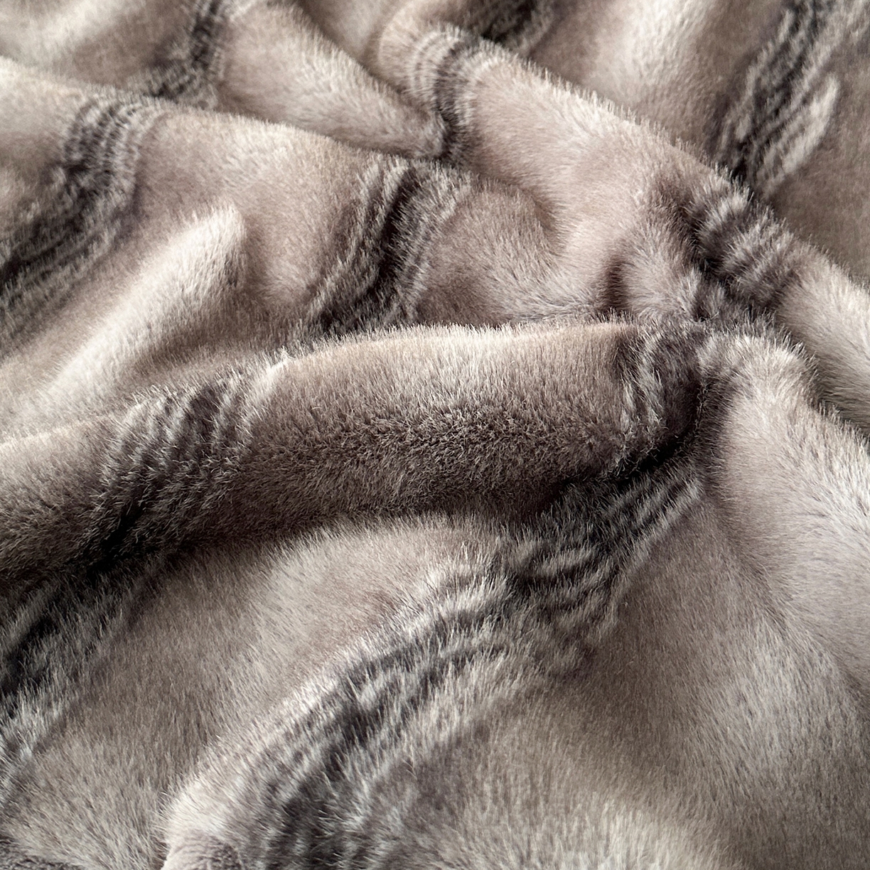 91家纺网 家纺一手货源 找家纺 悦织湾家纺 2025新款轻奢大金狐貂绒毯云锦绒毛毯仿裘皮毯加厚保暖高品高质顺滑长毛绒盖毯毯子 大金狐貂绒毯-绅士灰