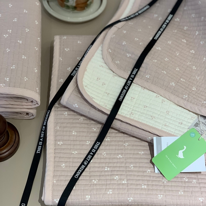 91家纺网 家纺一手货源 找家纺 汇庭 2025新款亲肤舒适全棉纯棉床盖三件套 樱桃粉