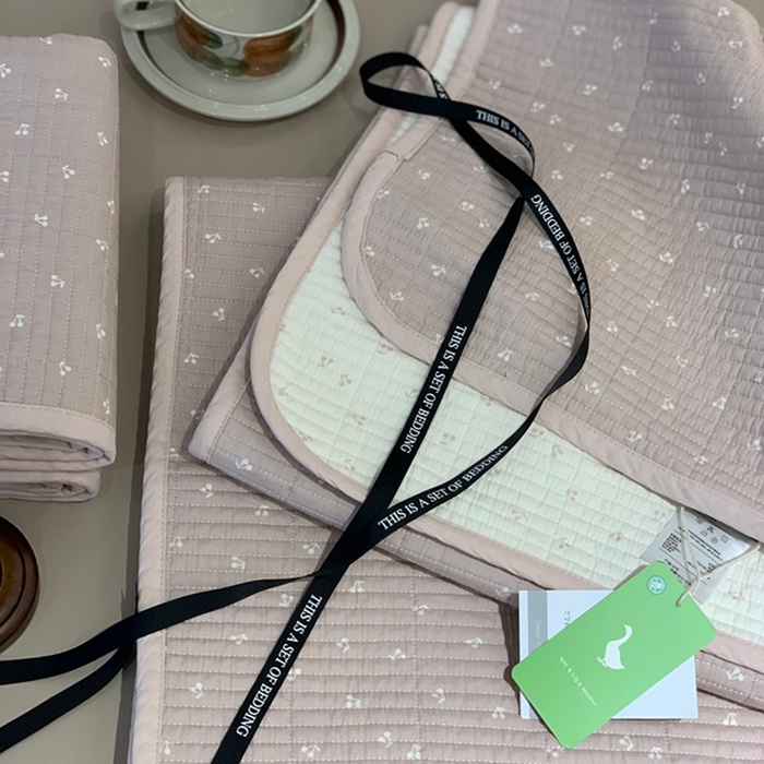 91家纺网 家纺一手货源 找家纺 汇庭 2025新款亲肤舒适全棉纯棉床盖三件套 樱桃粉