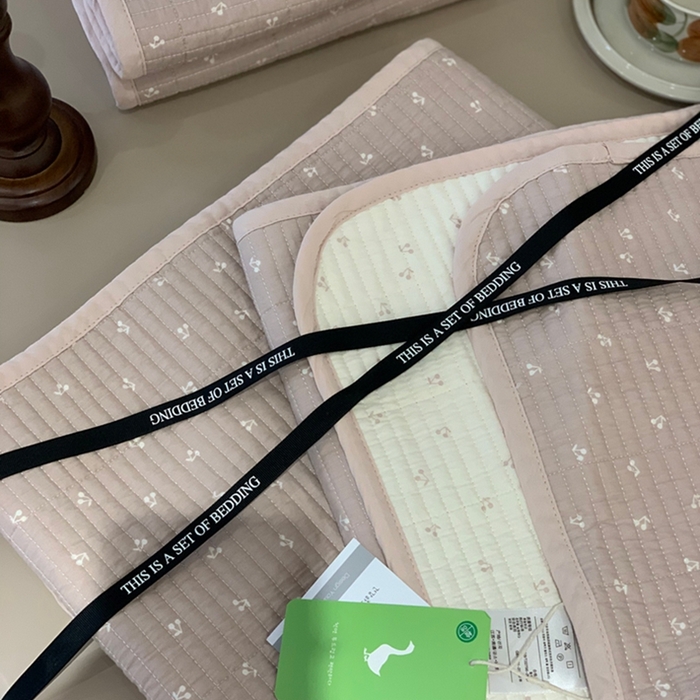 91家纺网 家纺一手货源 找家纺 汇庭 2025新款亲肤舒适全棉纯棉床盖三件套 樱桃粉