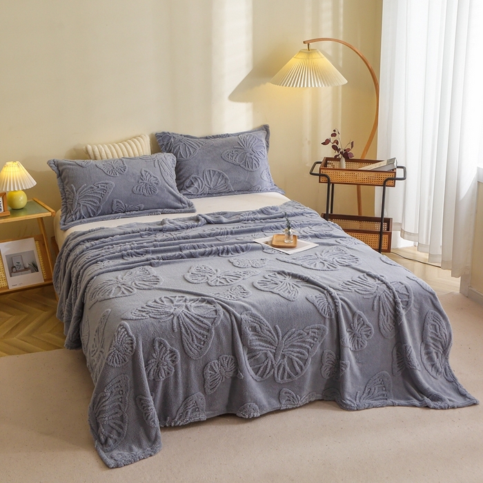 91家纺网 家纺一手货源 找家纺 栩裕纺织 2024新款蝴蝶提花卷边款多功能毛毯 蓝灰-卷边款