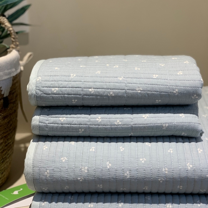 91家纺网 家纺一手货源 找家纺 汇庭 2025新款亲肤舒适全棉纯棉床盖三件套 樱桃蓝