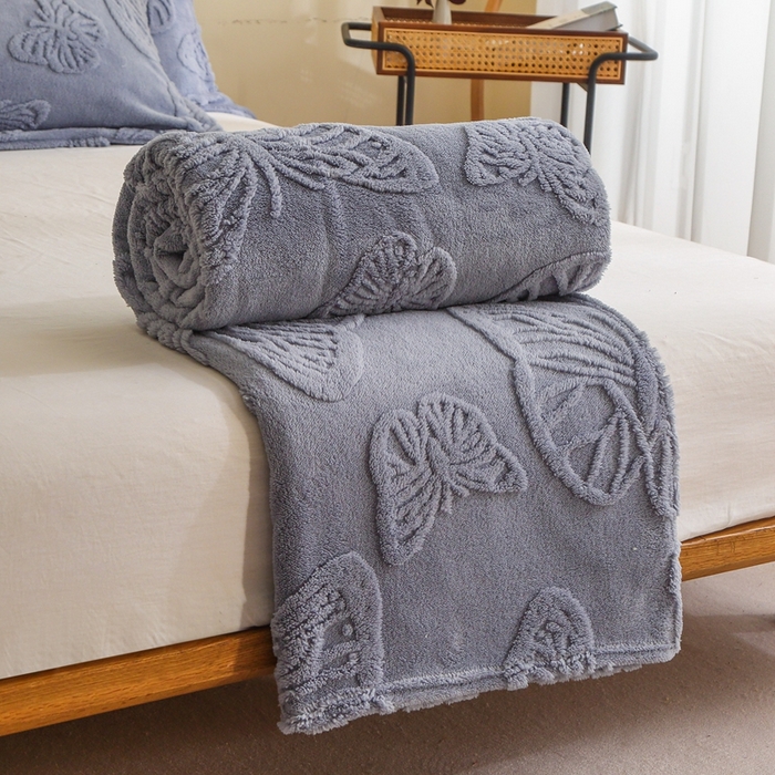 91家纺网 家纺一手货源 找家纺 栩裕纺织 2024新款蝴蝶提花卷边款多功能毛毯 蓝灰-卷边款