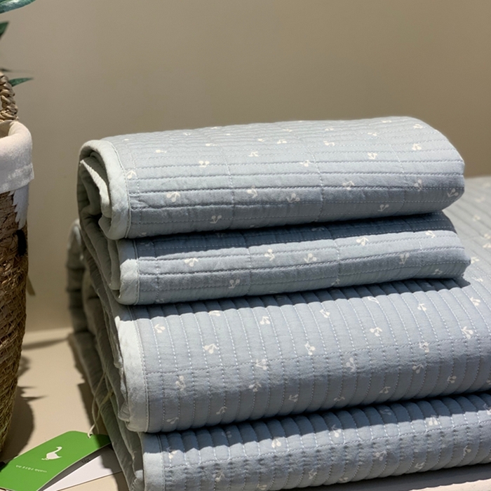 91家纺网 家纺一手货源 找家纺 汇庭 2025新款亲肤舒适全棉纯棉床盖三件套 樱桃蓝