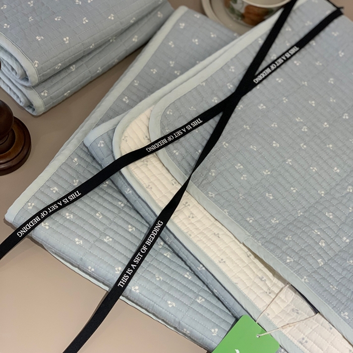 91家纺网 家纺一手货源 找家纺 汇庭 2025新款亲肤舒适全棉纯棉床盖三件套 樱桃蓝