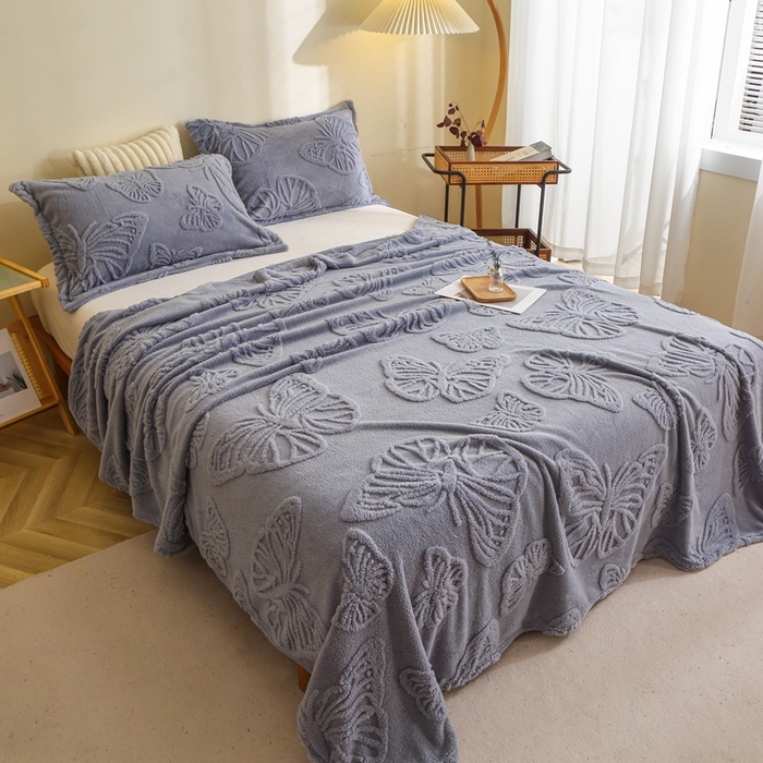 91家纺网 家纺一手货源 找家纺 栩裕纺织 2024新款蝴蝶提花卷边款多功能毛毯 蓝灰-卷边款