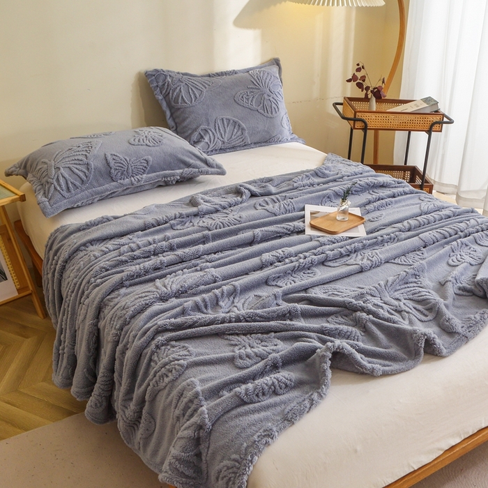 91家纺网 家纺一手货源 找家纺 栩裕纺织 2024新款蝴蝶提花卷边款多功能毛毯 蓝灰-卷边款