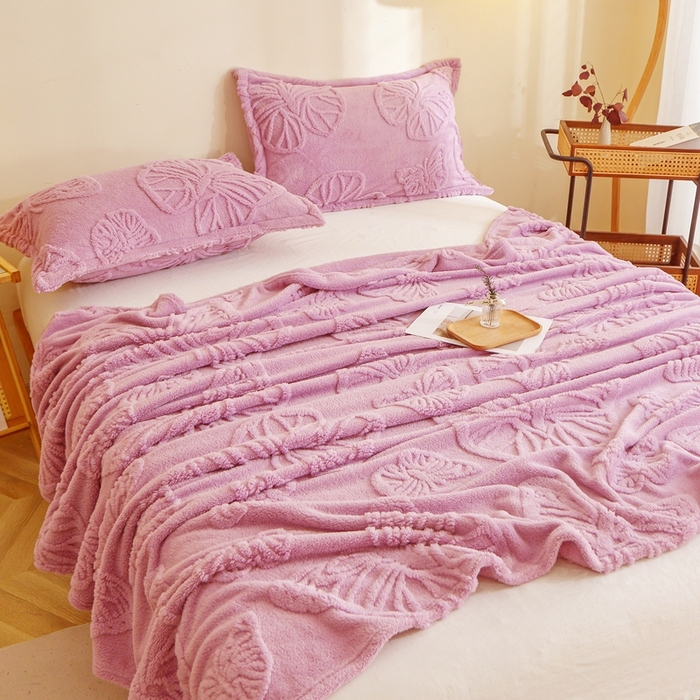 91家纺网 家纺一手货源 找家纺 栩裕纺织 2024新款蝴蝶提花卷边款多功能毛毯 玫瑰粉-卷边款