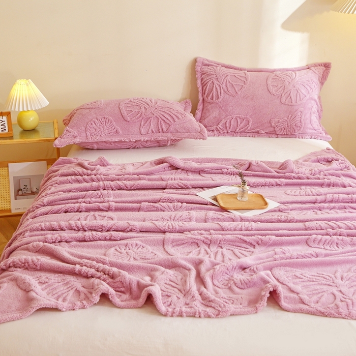 91家纺网 家纺一手货源 找家纺 栩裕纺织 2024新款蝴蝶提花卷边款多功能毛毯 玫瑰粉-卷边款