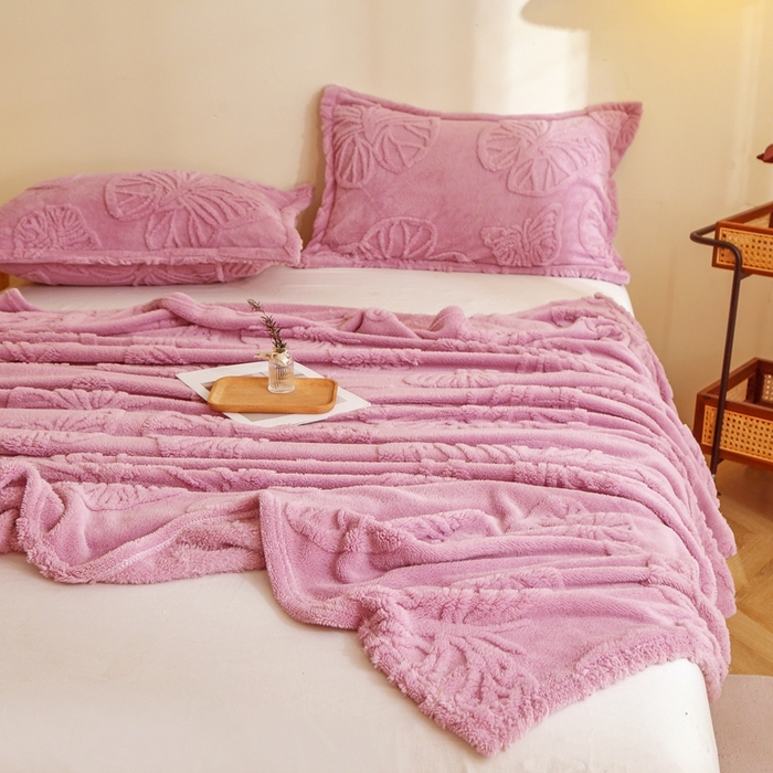 91家纺网 家纺一手货源 找家纺 栩裕纺织 2024新款蝴蝶提花卷边款多功能毛毯 玫瑰粉-卷边款