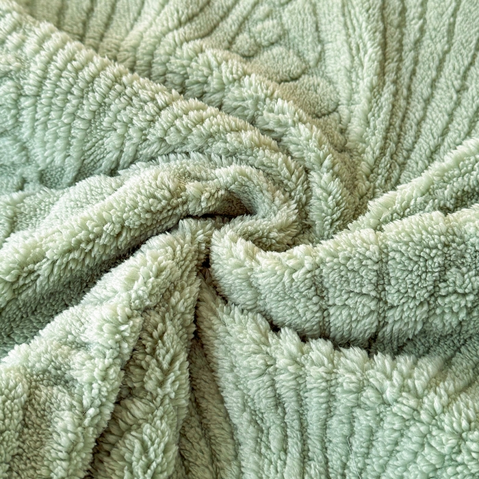 91家纺网 家纺一手货源 找家纺 栩裕纺织 2025新款金贝壳雕花塔芙绒羊羔绒毛毯纯色毯子 茶绿