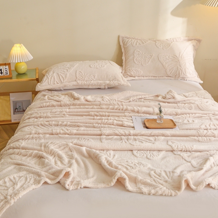 91家纺网 家纺一手货源 找家纺 栩裕纺织 2024新款蝴蝶提花卷边款多功能毛毯 米杏色-卷边款