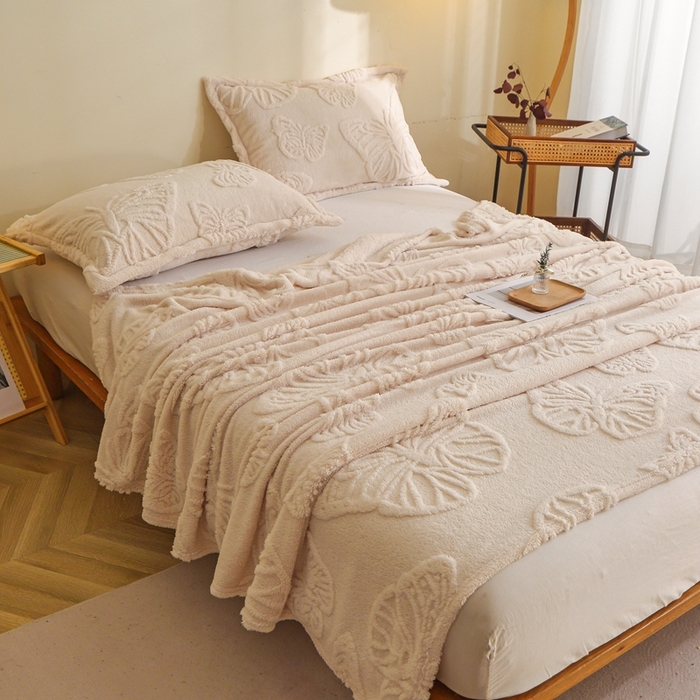 91家纺网 家纺一手货源 找家纺 栩裕纺织 2024新款蝴蝶提花卷边款多功能毛毯 米杏色-卷边款