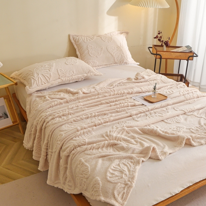 91家纺网 家纺一手货源 找家纺 栩裕纺织 2024新款蝴蝶提花卷边款多功能毛毯 米杏色-卷边款