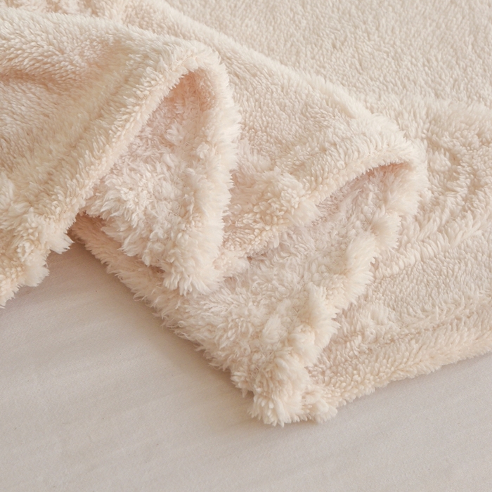 91家纺网 家纺一手货源 找家纺 栩裕纺织 2024新款蝴蝶提花卷边款多功能毛毯 米杏色-卷边款