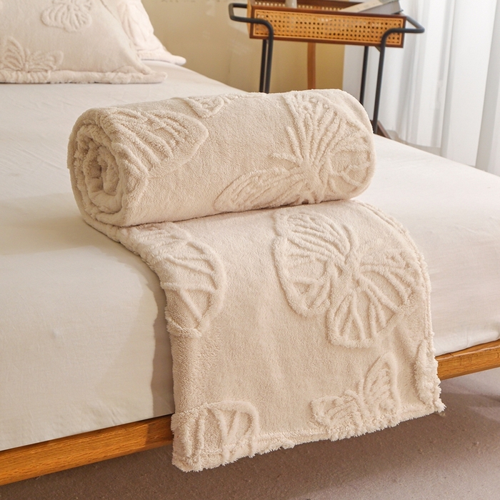 91家纺网 家纺一手货源 找家纺 栩裕纺织 2024新款蝴蝶提花卷边款多功能毛毯 米杏色-卷边款