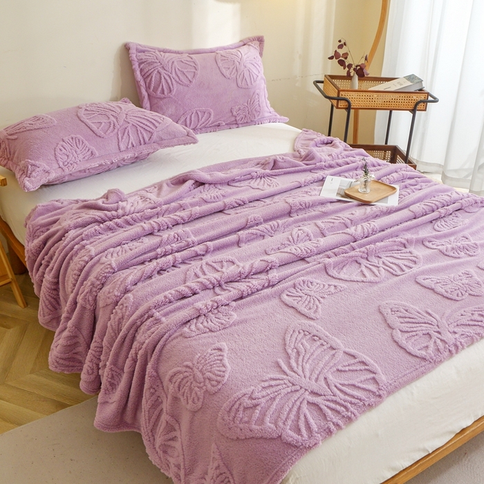 91家纺网 家纺一手货源 找家纺 栩裕纺织 2024新款蝴蝶提花卷边款多功能毛毯 莫奈紫-卷边款