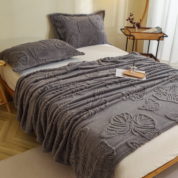 91家纺网 家纺一手货源 找家纺 栩裕纺织 2024新款蝴蝶提花卷边款多功能毛毯 深灰-卷边款