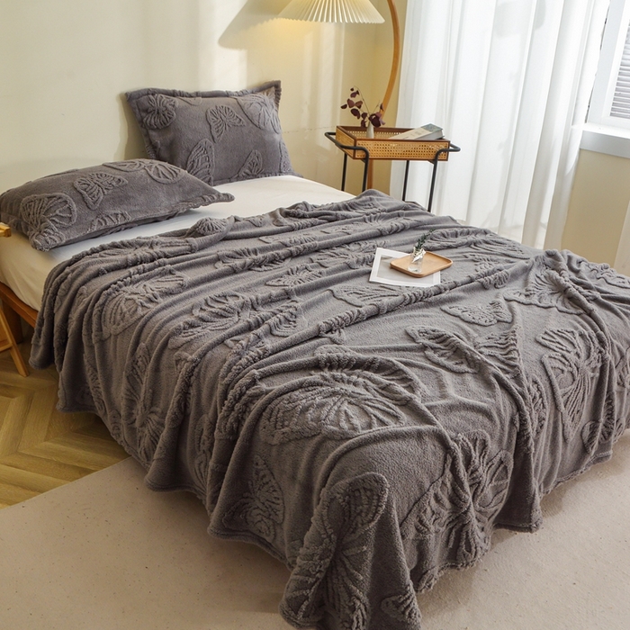 91家纺网 家纺一手货源 找家纺 栩裕纺织 2024新款蝴蝶提花卷边款多功能毛毯 深灰-卷边款