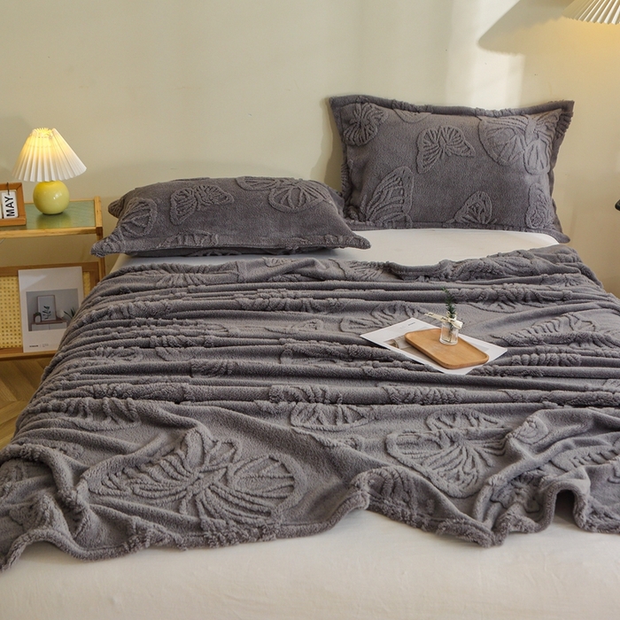 91家纺网 家纺一手货源 找家纺 栩裕纺织 2024新款蝴蝶提花卷边款多功能毛毯 深灰-卷边款