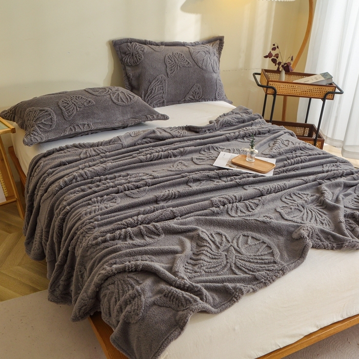 91家纺网 家纺一手货源 找家纺 栩裕纺织 2024新款蝴蝶提花卷边款多功能毛毯 深灰-卷边款