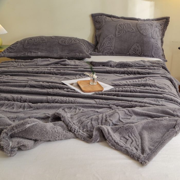 91家纺网 家纺一手货源 找家纺 栩裕纺织 2024新款蝴蝶提花卷边款多功能毛毯 深灰-卷边款